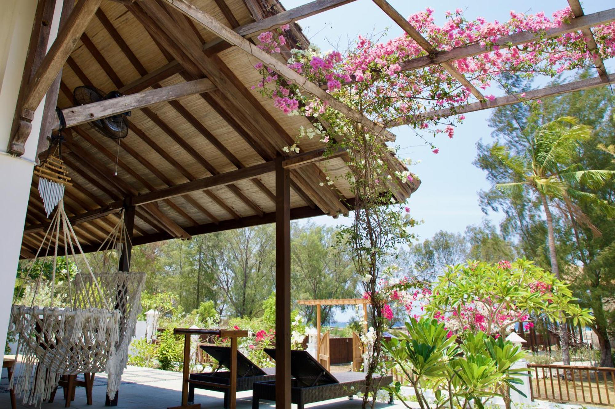 Villa Sunset Beach Gili Trawangan Extérieur photo