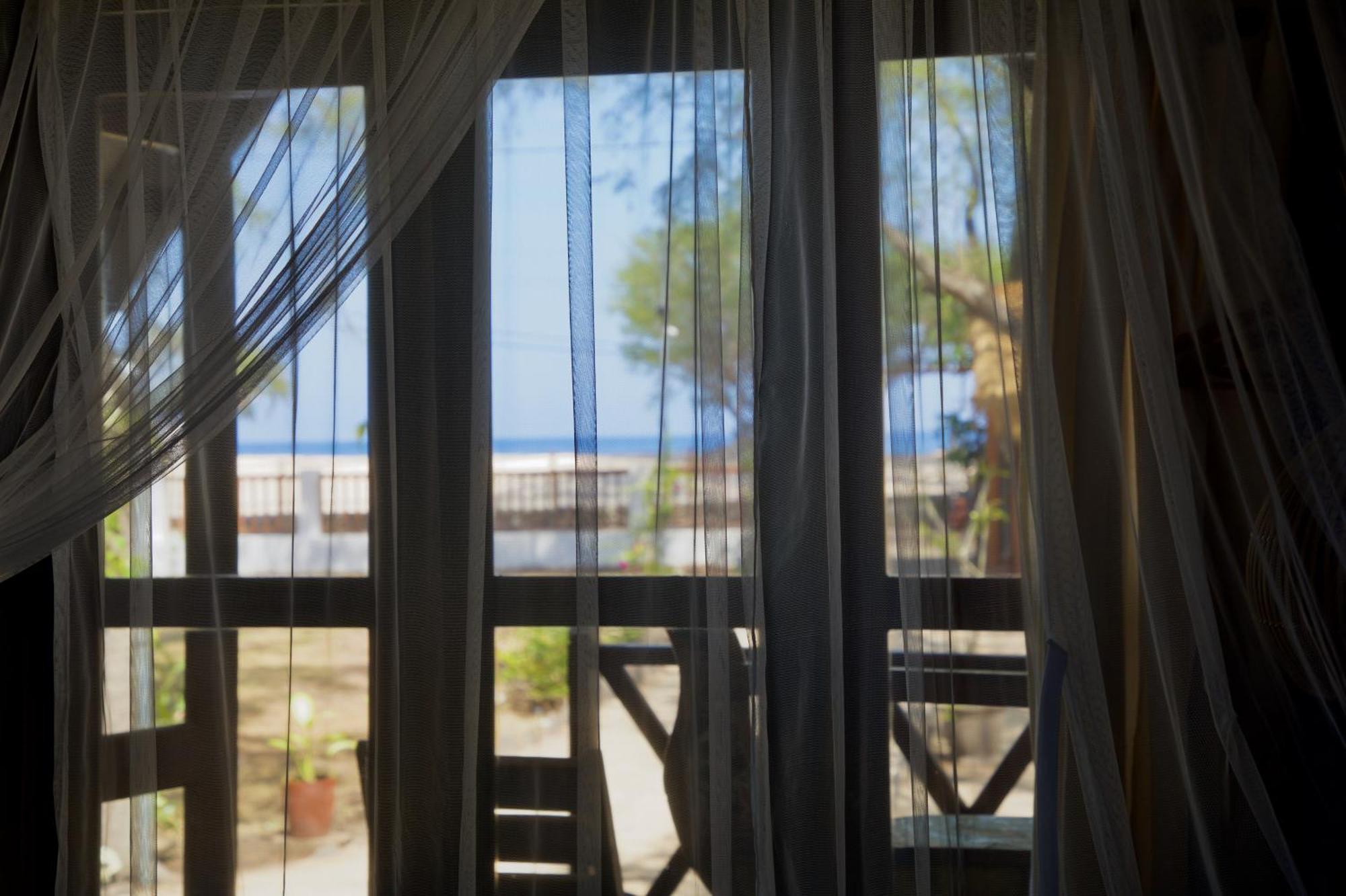 Villa Sunset Beach Gili Trawangan Extérieur photo