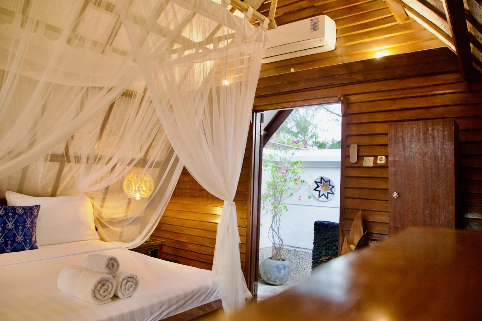Villa Sunset Beach Gili Trawangan Extérieur photo