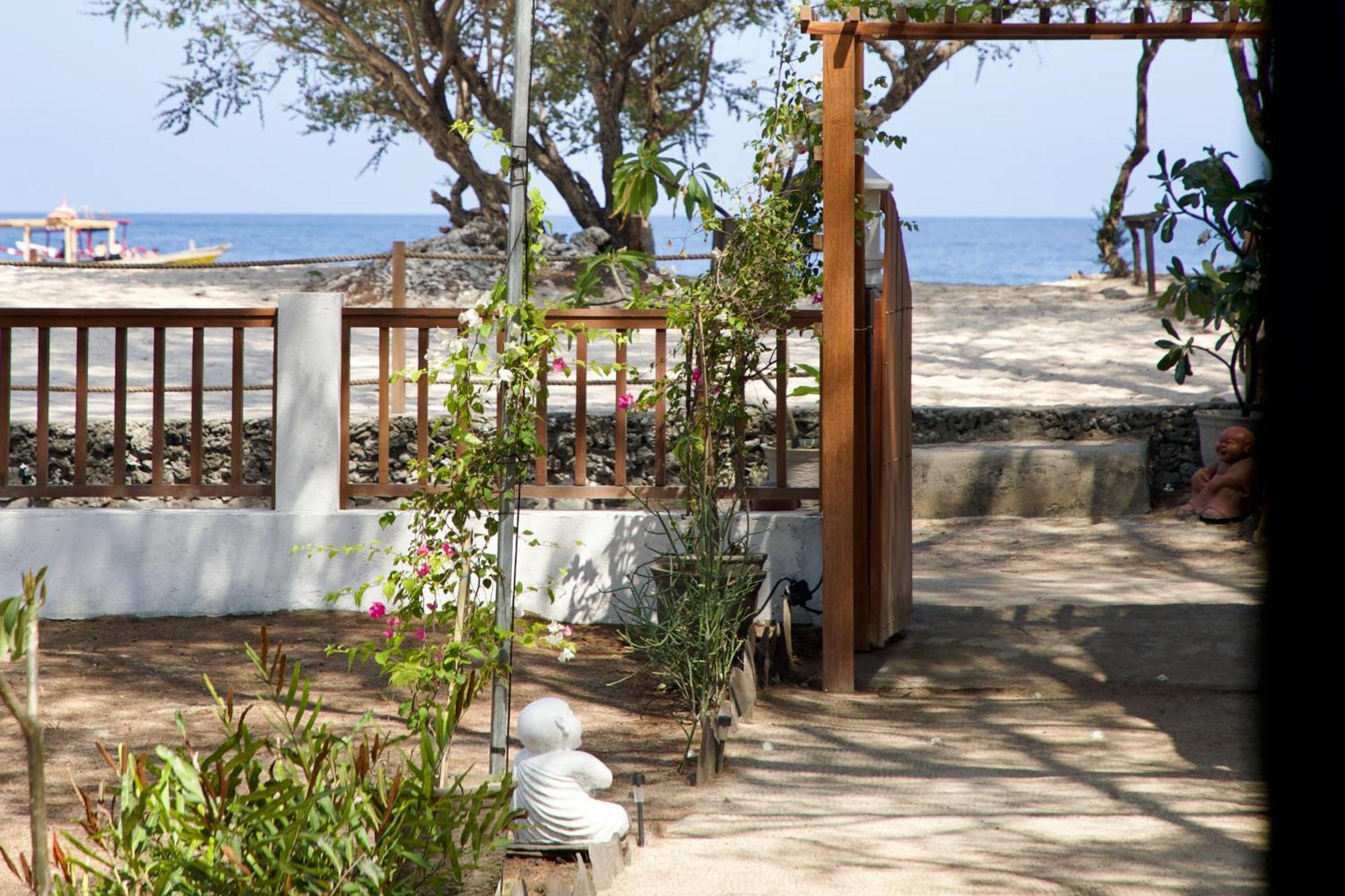Villa Sunset Beach Gili Trawangan Extérieur photo